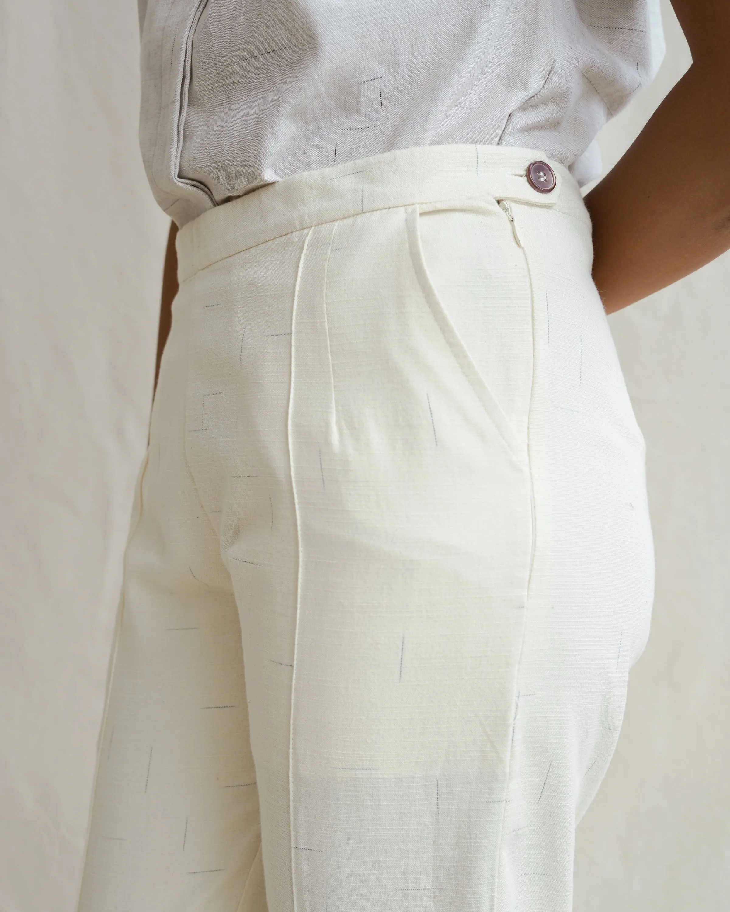 PAGISENJA - Fitted Pants